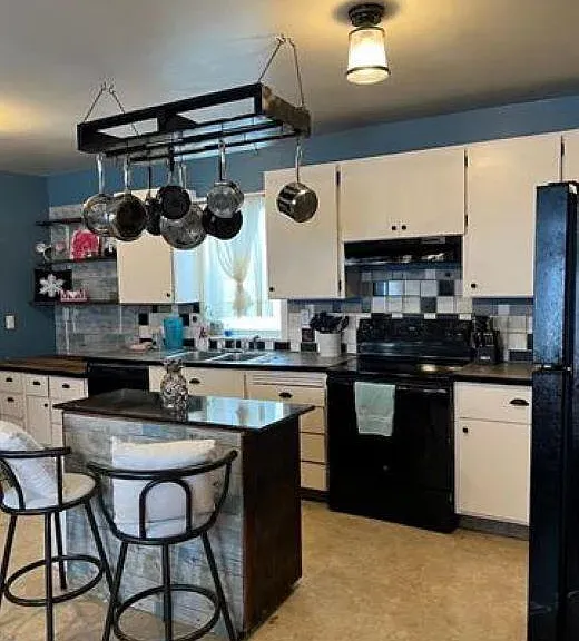 Kitchen and dining room before the Munro remodel